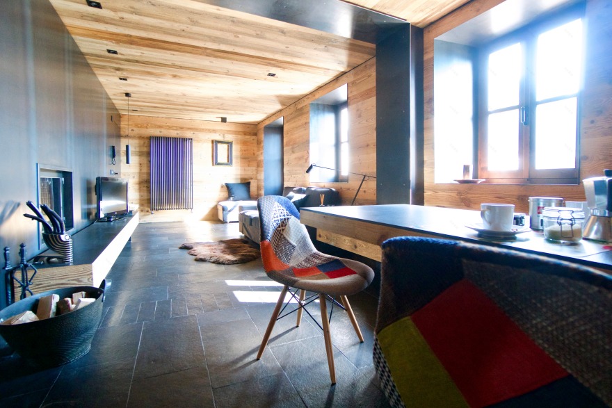 意大利山区百年老屋的现代情感空间-5