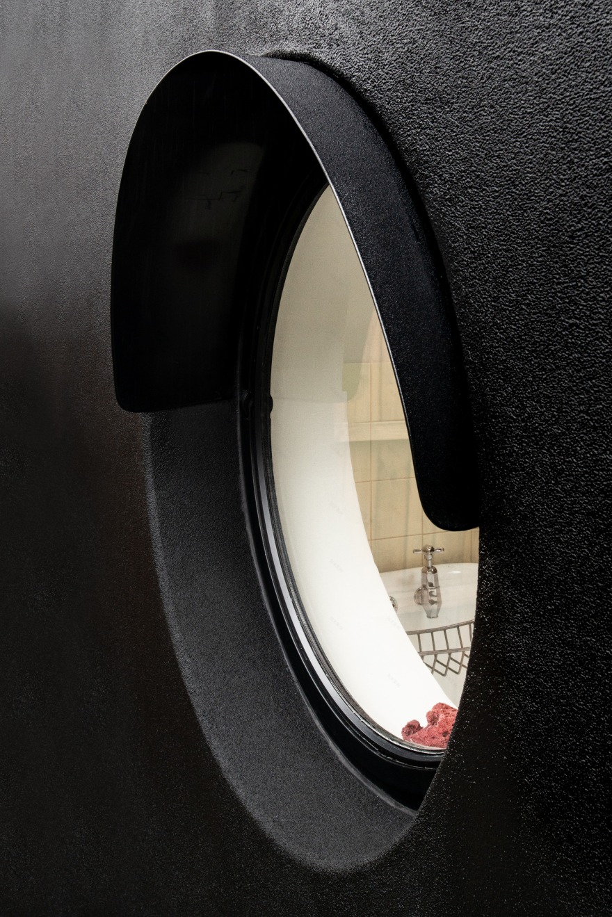 Janus House | 创意十足的圆形与方形窗户设计-6