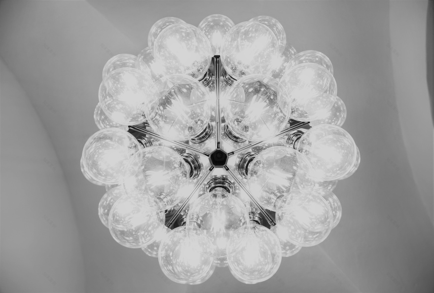 意大利珠宝店变男性时装店,极简设计打造悬浮空间-5