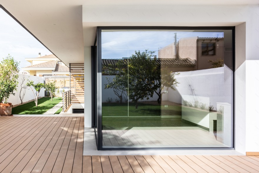 三层楼的灵活布局与光影调控-19