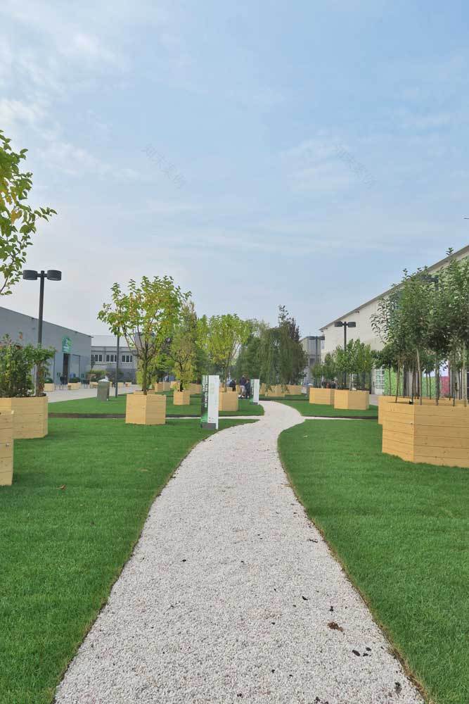 Padova 展览中心完美石板小径设计-5