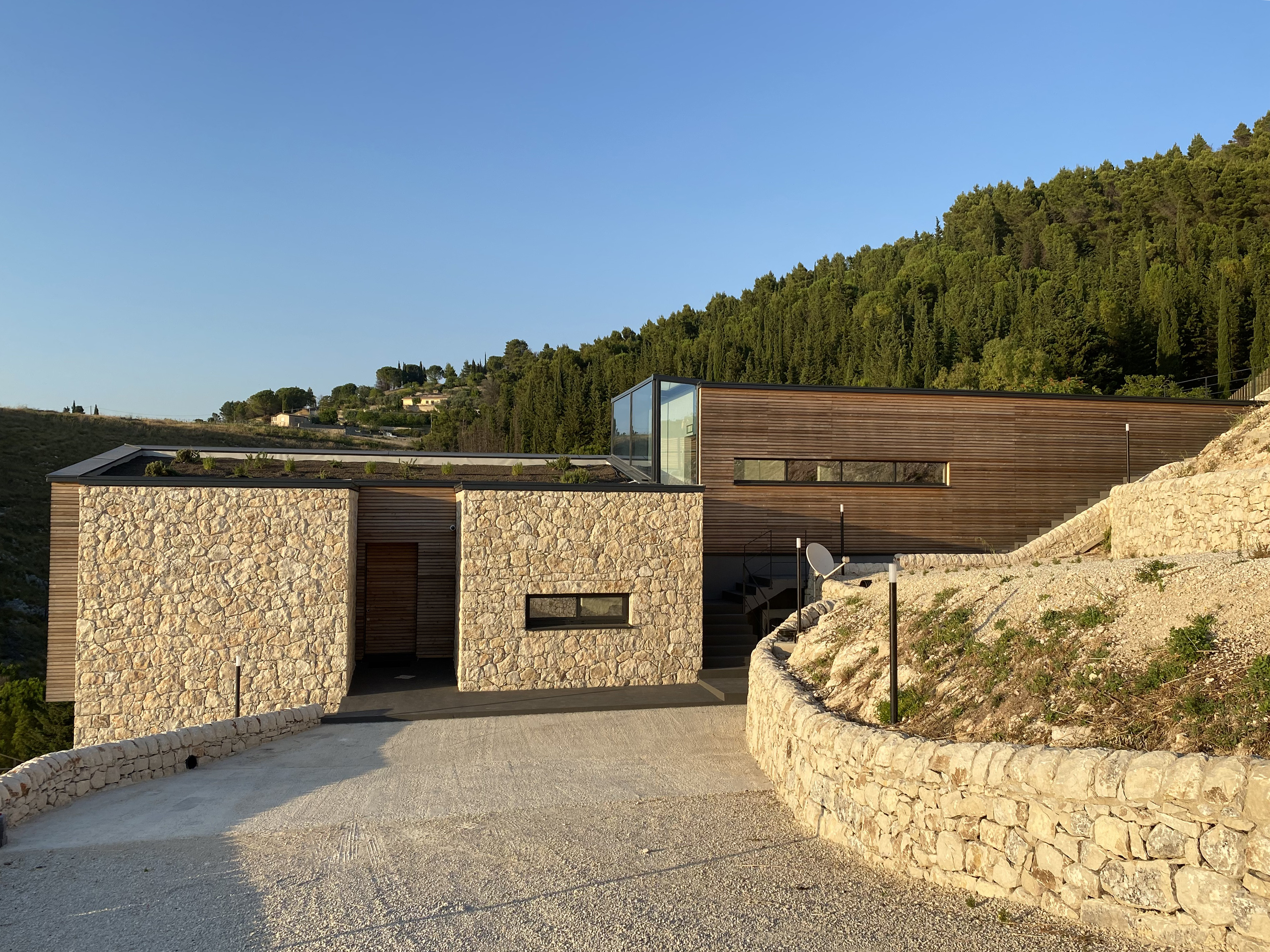 绿意盎然的自然之家——意大利 Villa Luz 别墅设计-3