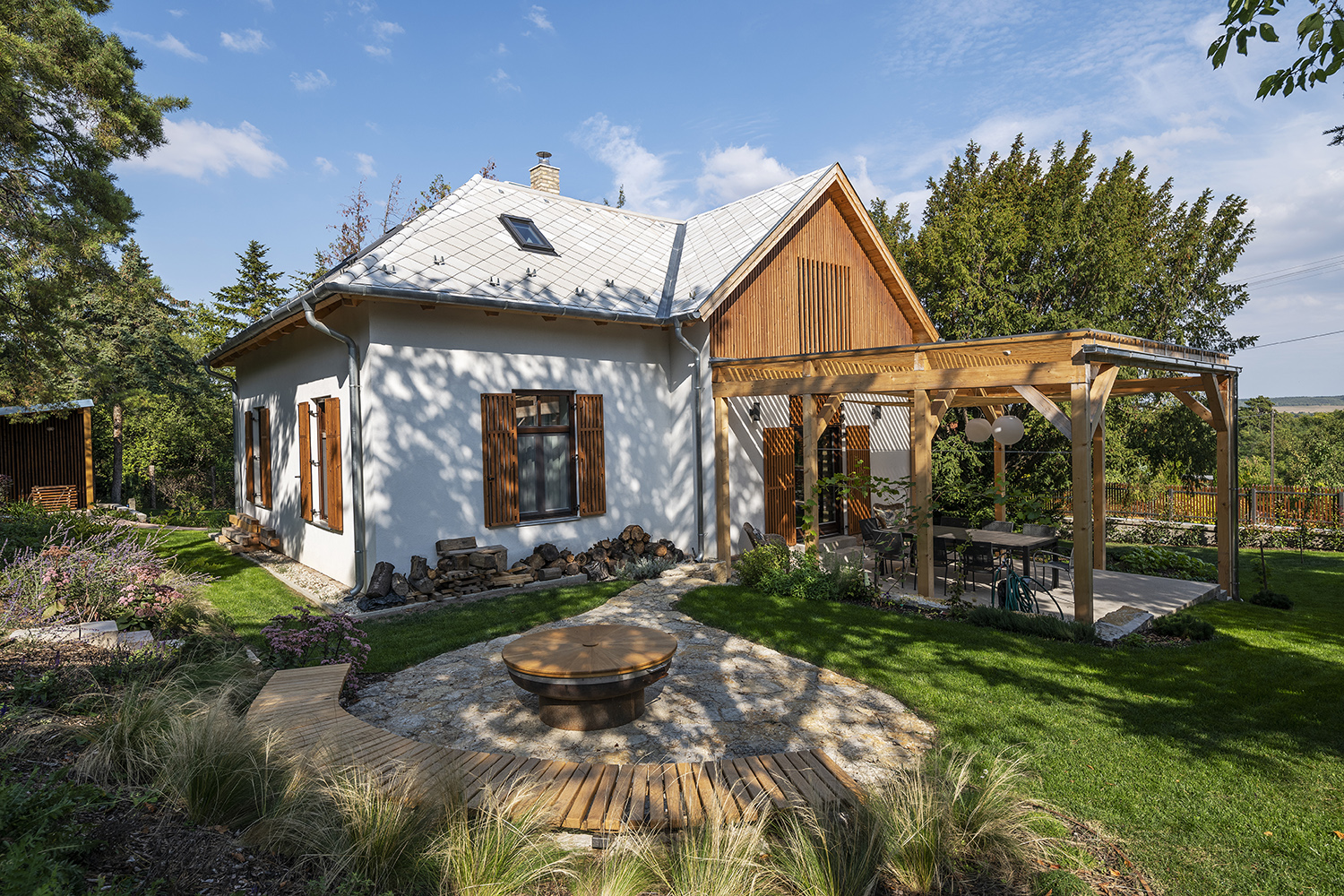 Balint Jaksa丨别墅建筑丨Summer house for 3 generations-0