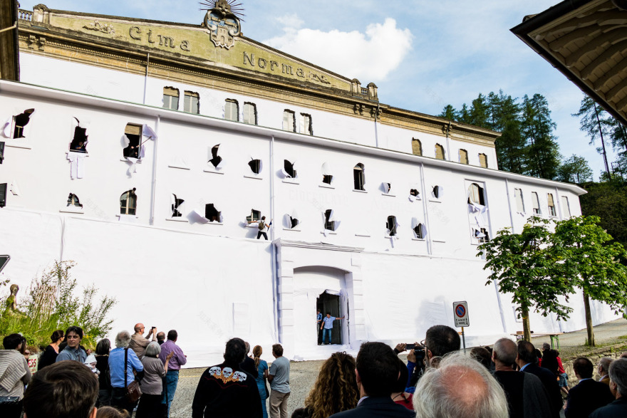 瑞士巧克力工厂“纸建筑”的临时空间艺术-21