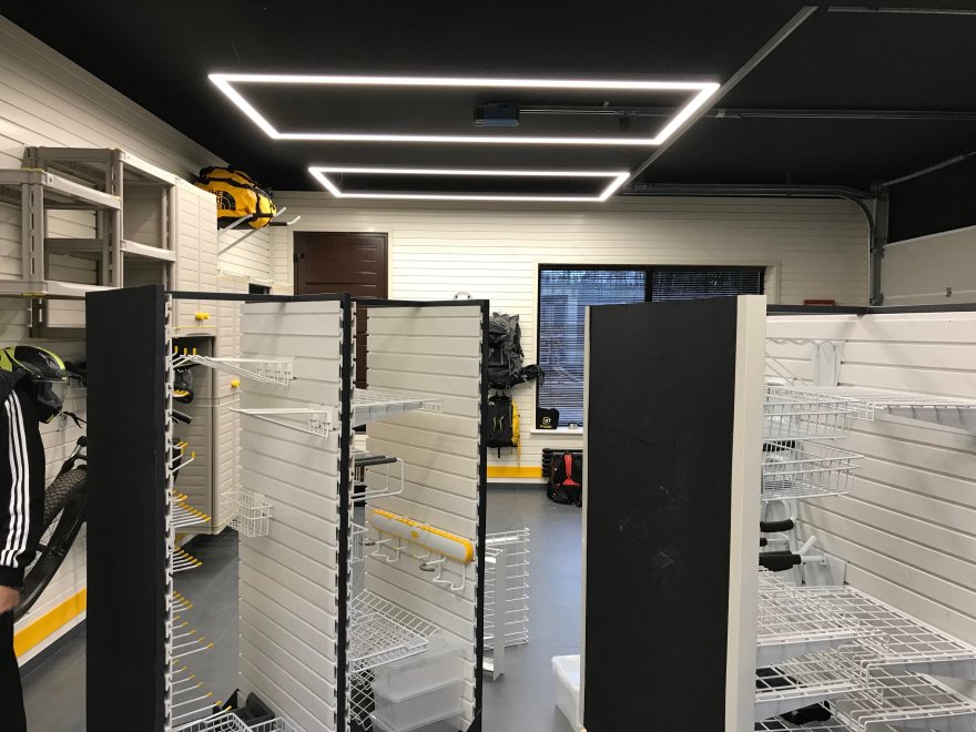 定制汽车美容车库,呈现独特照明设计-13