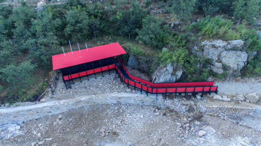 石城子村公共厕所 | 低成本逆袭之彩钢板与黑木的结合-3