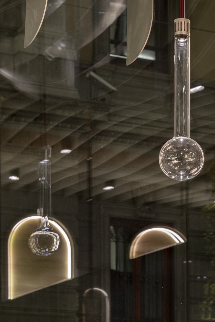 Milan 繁华中心的戏剧性餐厅-50