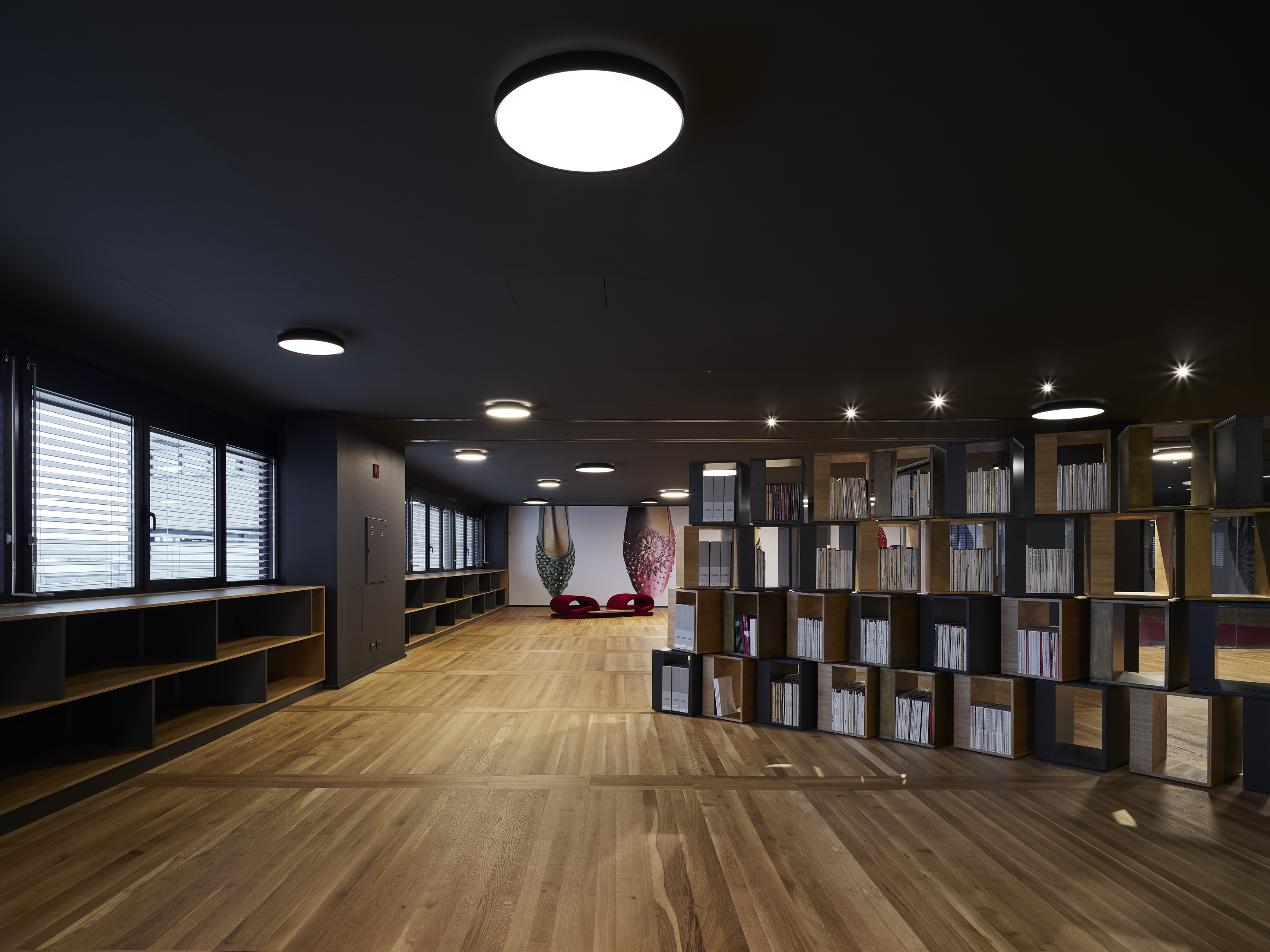 Ferragamo 工厂变身时尚秀场,室内设计展现品牌魅力-13