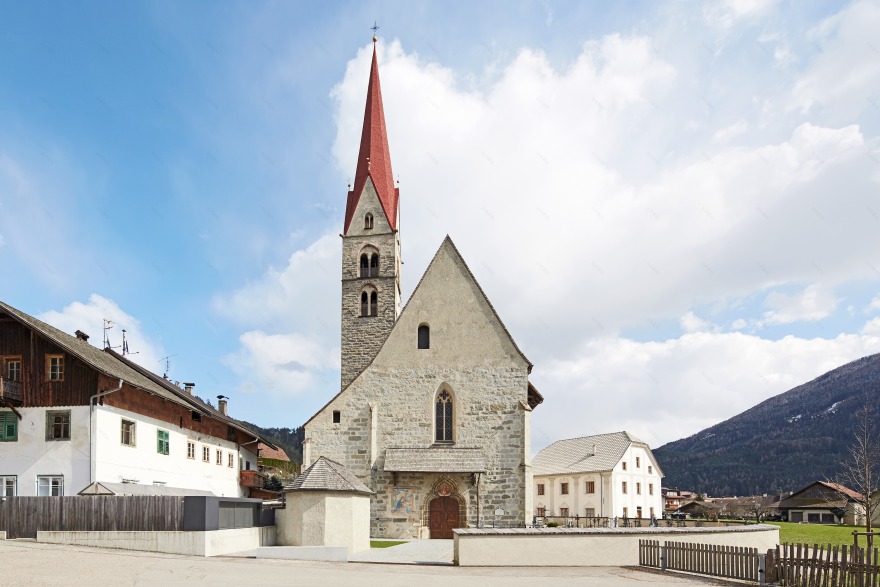 圣西蒙教堂墓地与 Widum 修复扩建-0