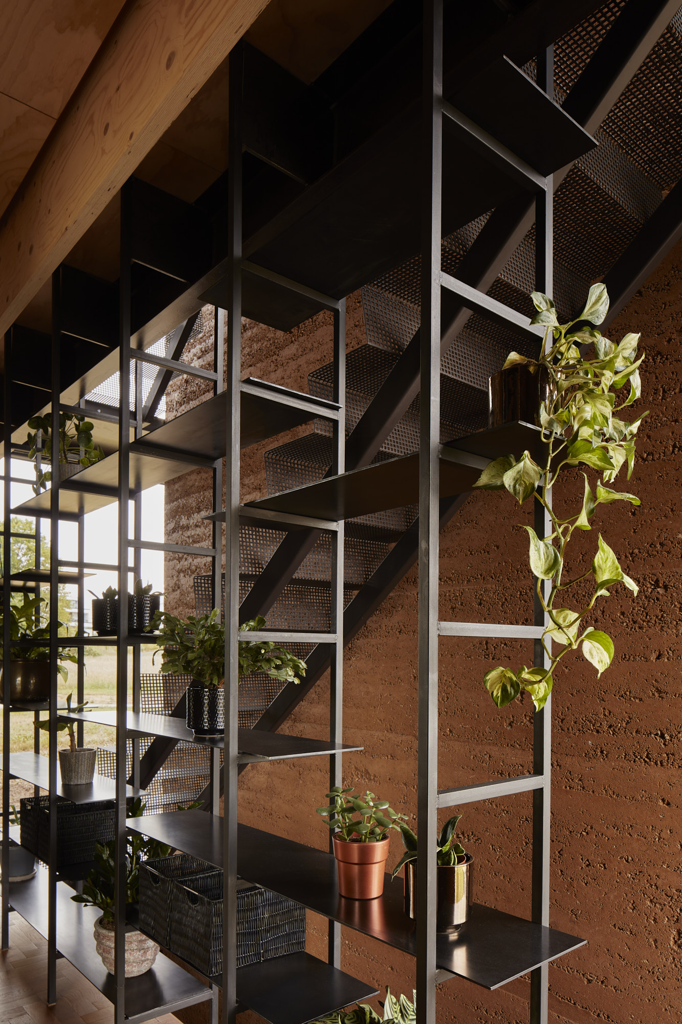 比利时 Tienen 的圆形砖房 | 40 厘米厚 15 米高的夯土墙-19