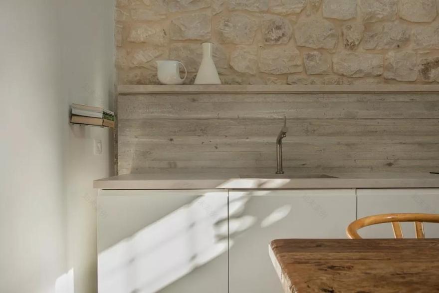 50㎡双层石头屋的宽敞空间魔法-0