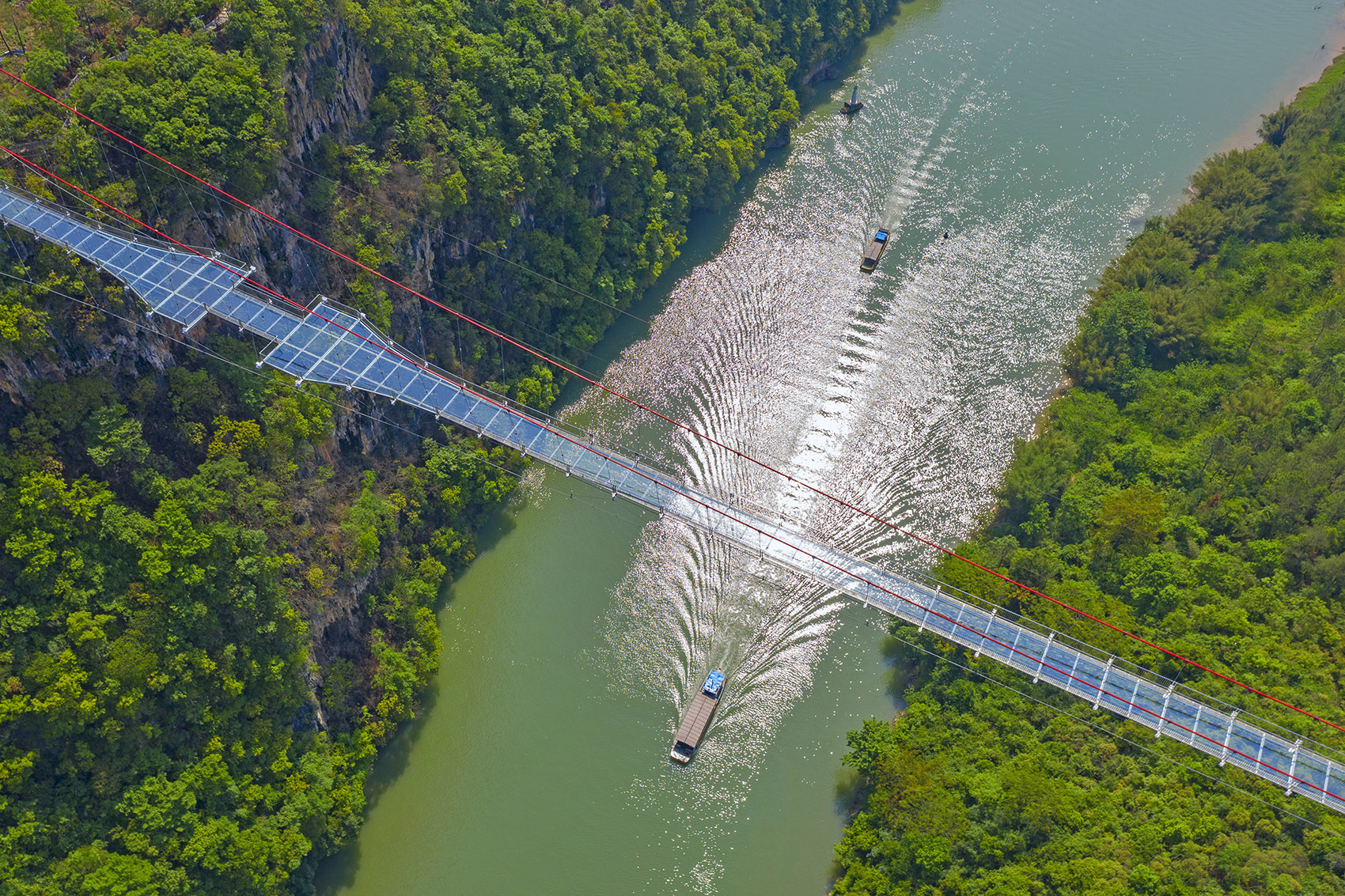 湟川三峡擎天玻璃桥，广东清远/吉尼斯纪录认证：“世界最长玻璃铺装悬索桥”-53
