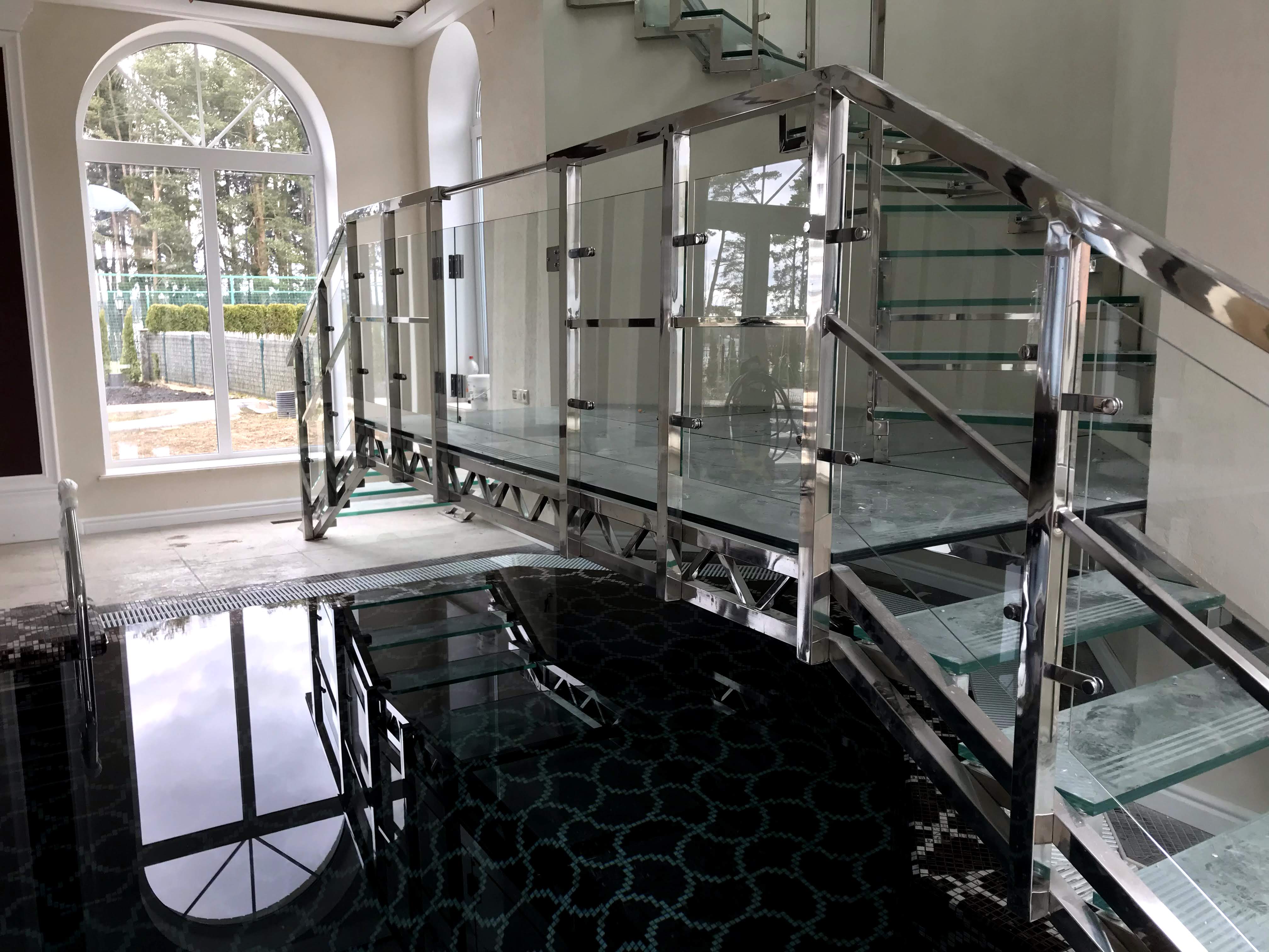 Spiral glass staircase-5