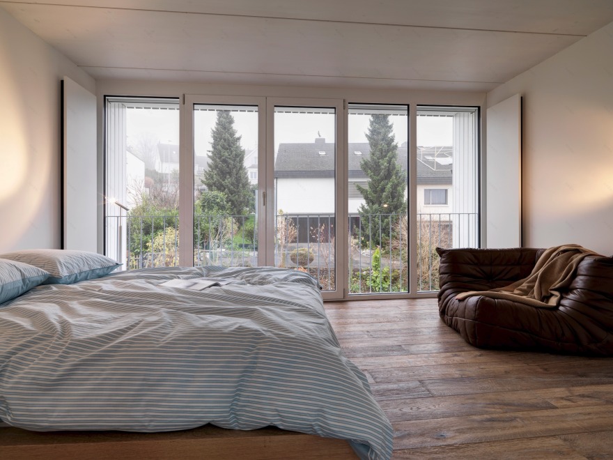 三代人一同生活的瑞士秋日别墅-8