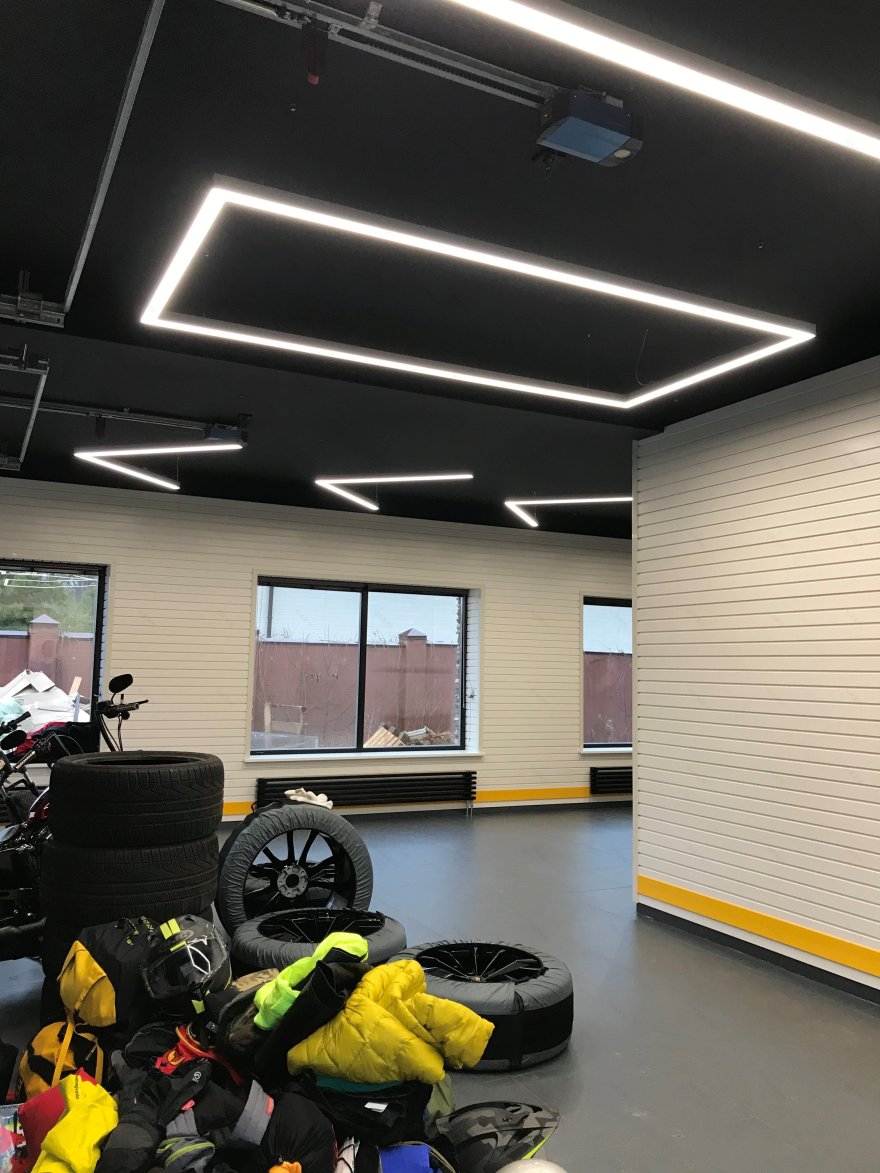 定制汽车美容车库,呈现独特照明设计-4