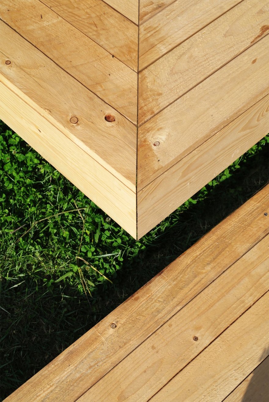 绿意盎然的多功能木质帐篷空间-15