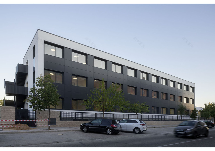 公园中的养老住宅-11