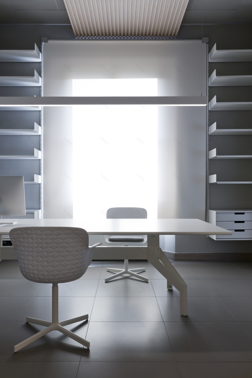 佛罗伦萨历史建筑中的现代法律办公空间-3