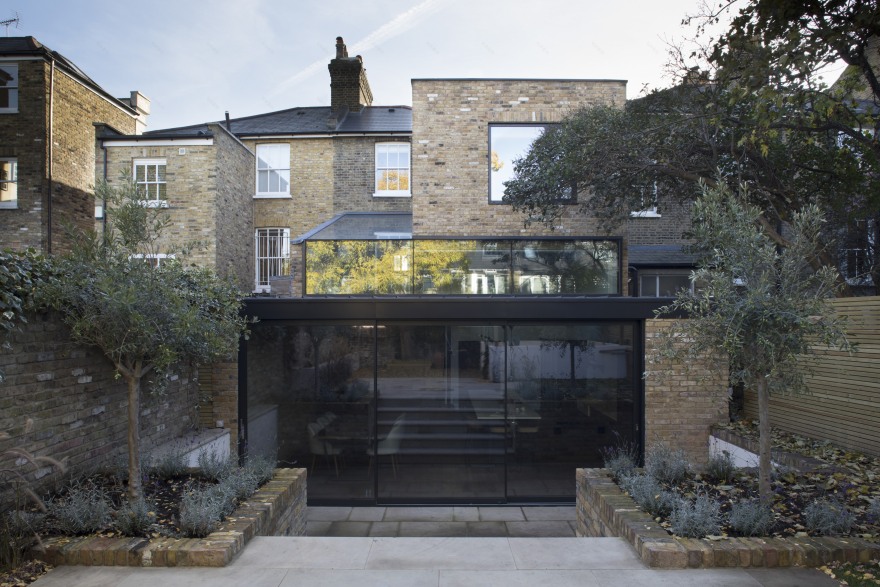 Felsham Road 别墅 | 双高空间与自然光的完美融合-1