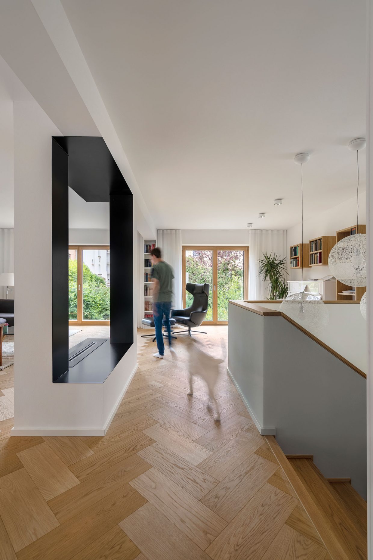 Atelier M+简约别墅翻新,古今融合打造雅致居所-7