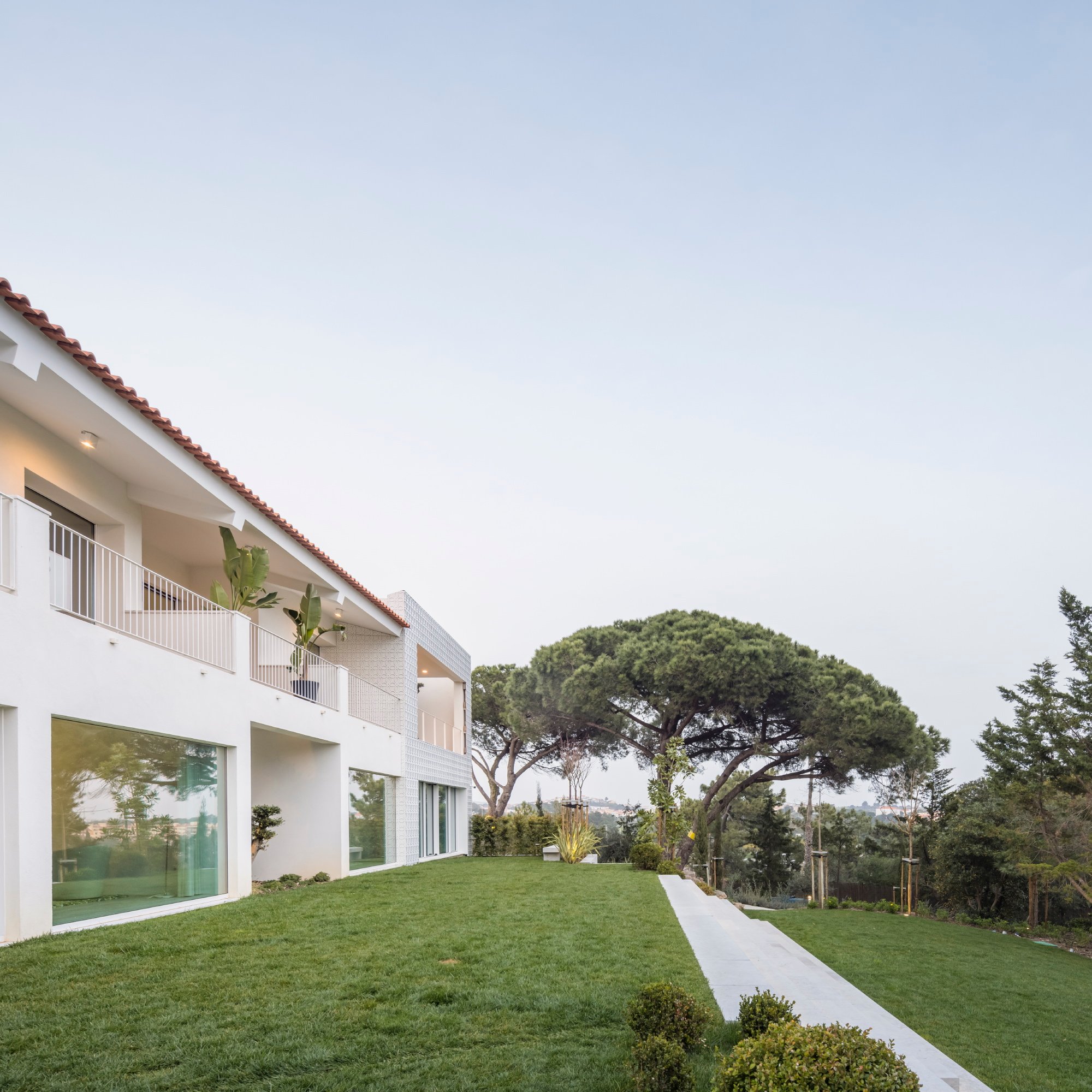 葡萄牙 Estoril RM House 现代别墅设计丨João Tiago Aguiar,arquitectos-43