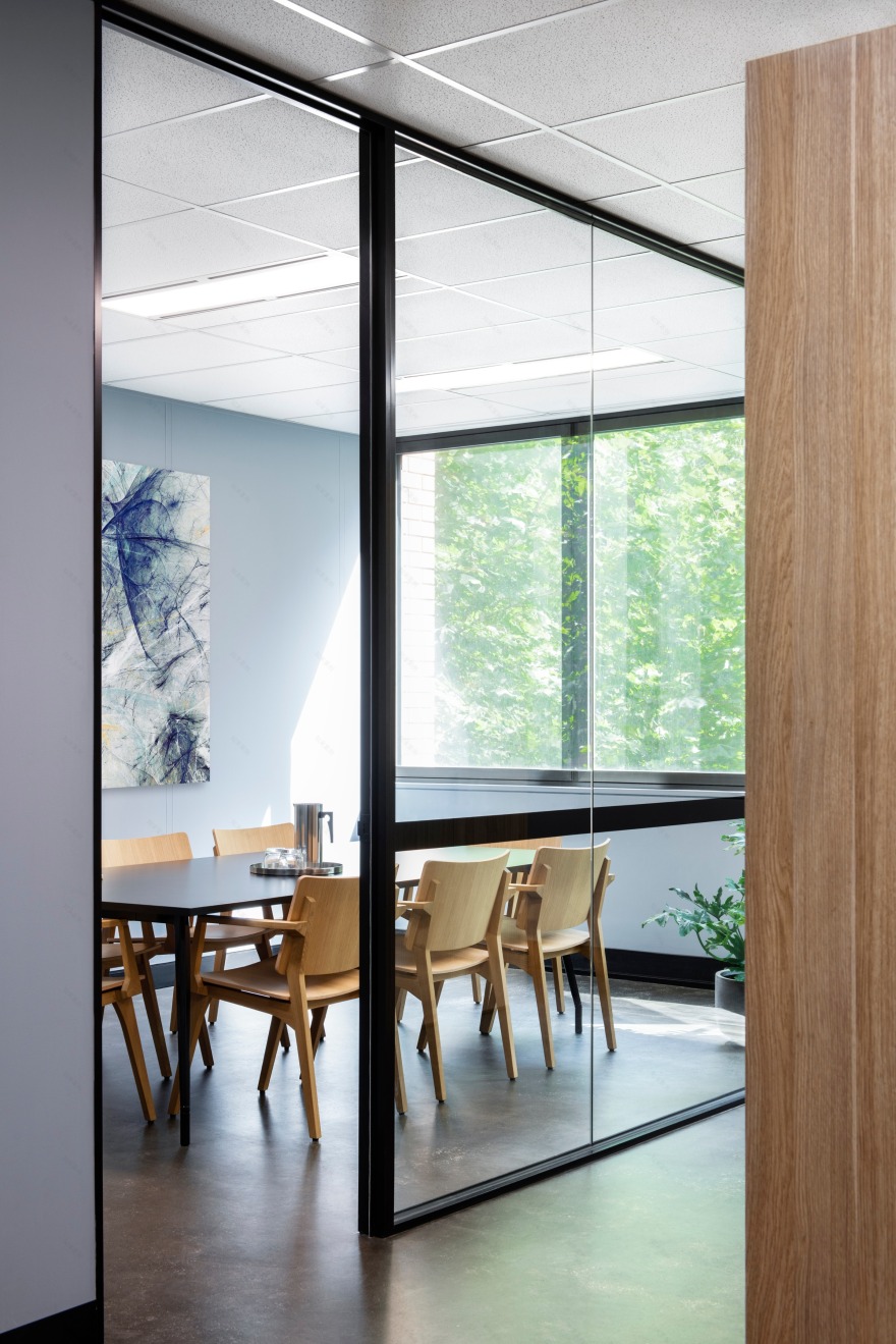 打造温暖现代办公环境,彰显品牌特色的 Endorphin Wealth Management 办公室设计-1