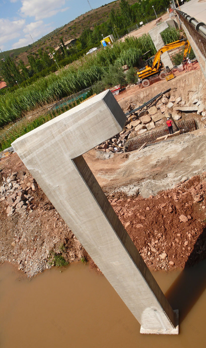 巴塞罗那河卡德纳桥 Callús 人行天桥-11