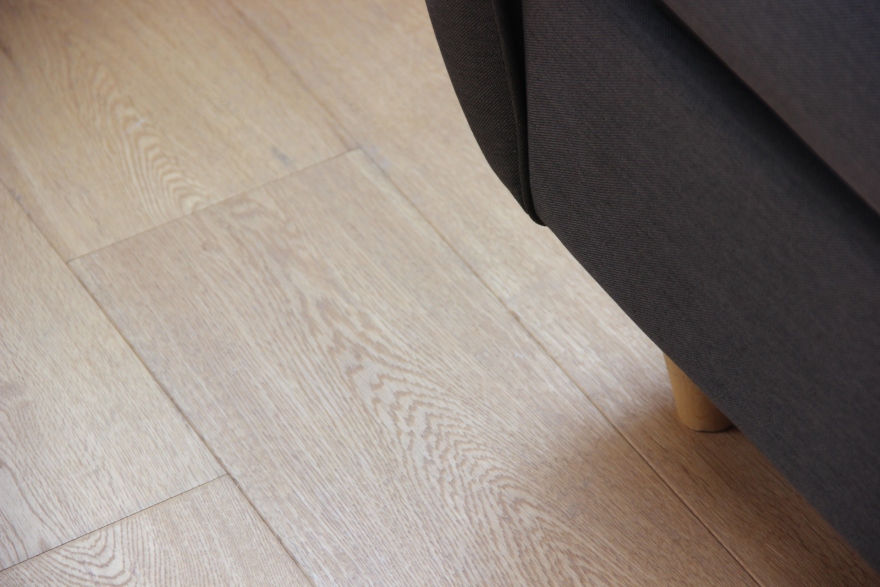 北欧风格的无结疤橡木地板设计-12