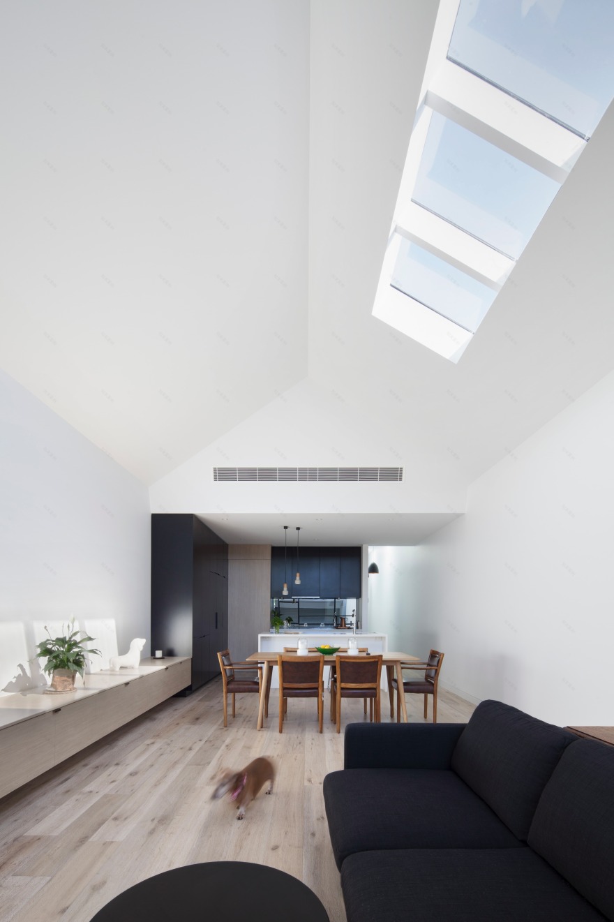 墨尔本城市别墅翻新,开放式布局与后院相连-5