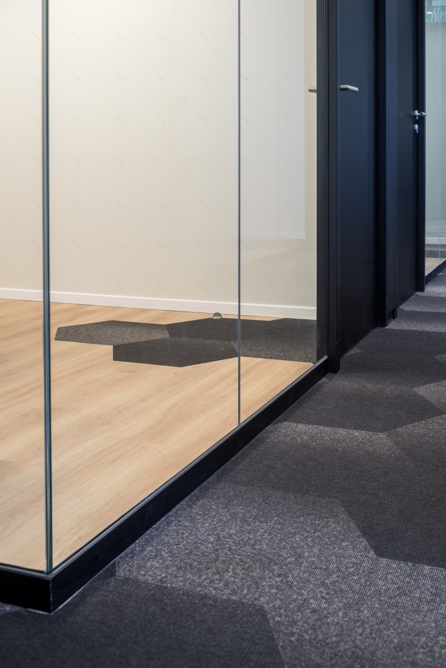 年轻现代的律师事务所办公室设计-15