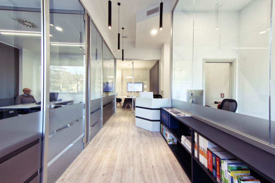 灵活舒适,功能齐全的办公室设计-0