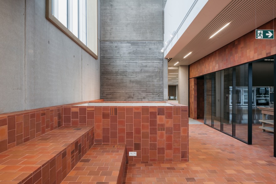 折纸造型,自然光照亮 Campus West 办公空间-5