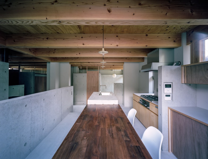 山林间的混凝土迷宫·日本 Minohshinmachi 住宅设计-14