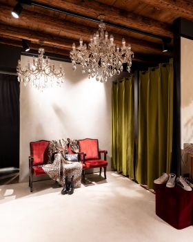 Bottega Architetture Espositive丨鞋店丨Negozio "La Varesina":2021 Pordenone