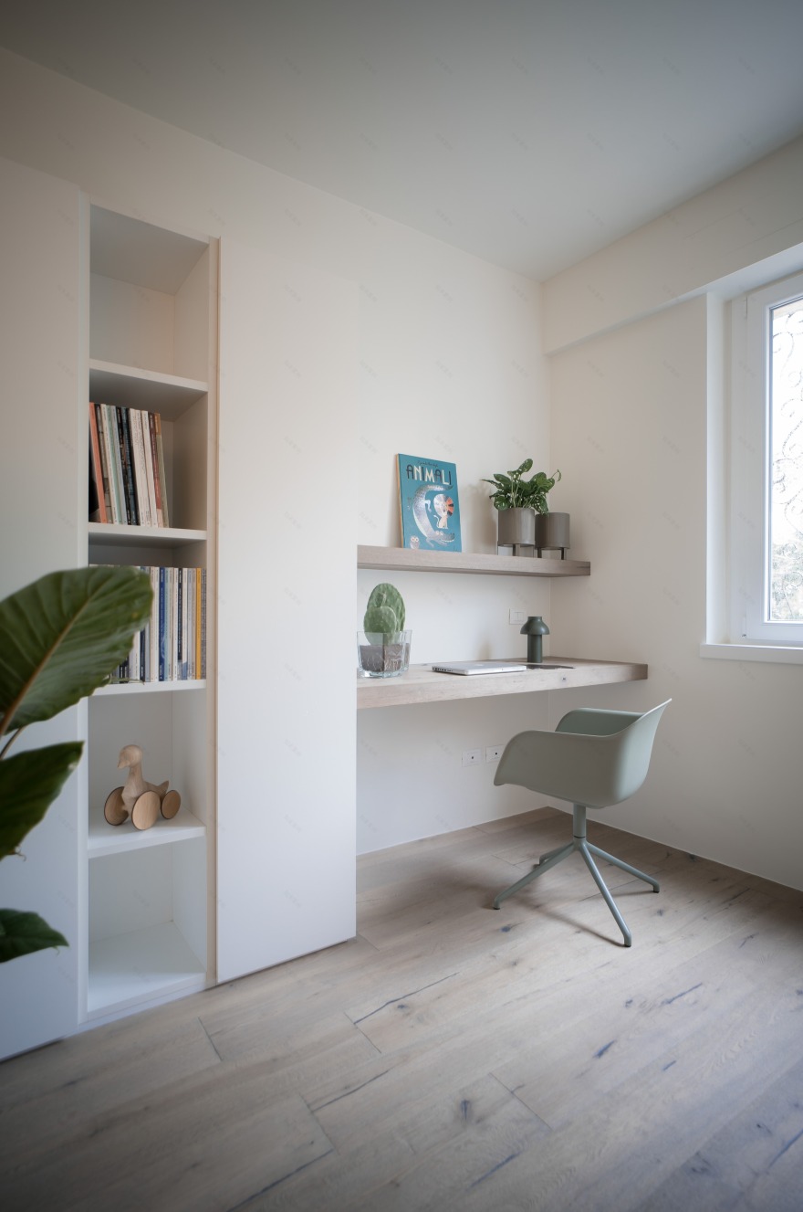 意式湖畔公寓的现代翻新-9