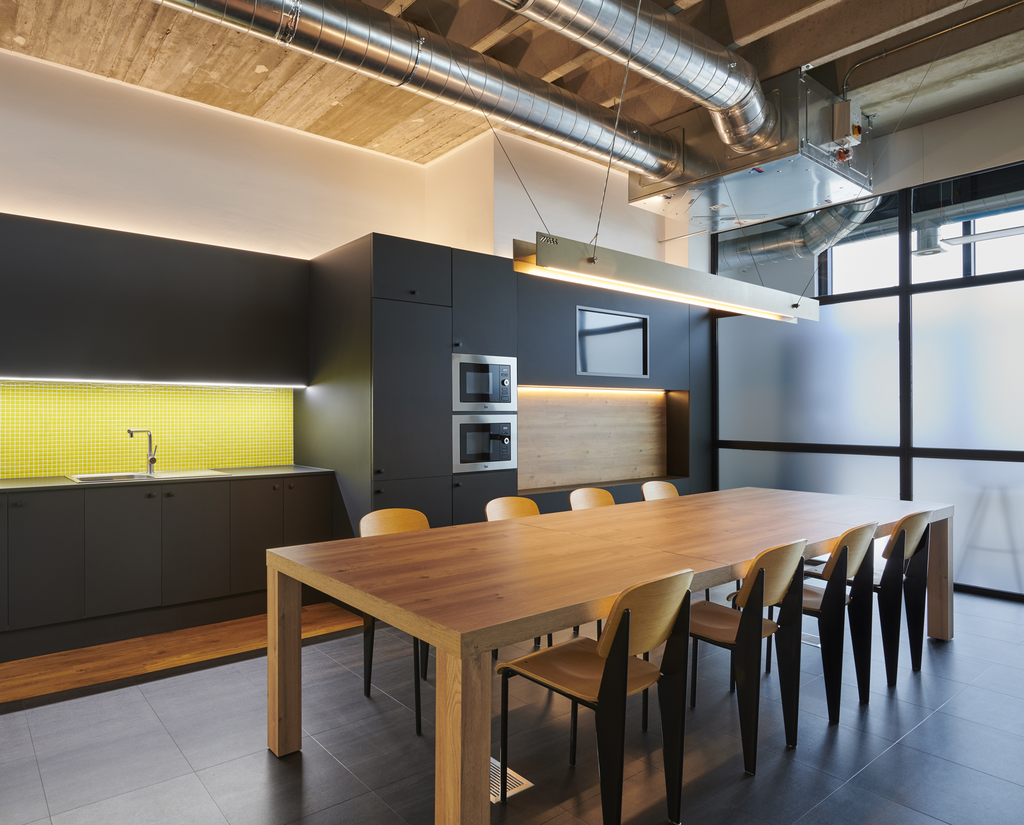 工业风办公室设计 | 金属、植物与木头的和谐-14