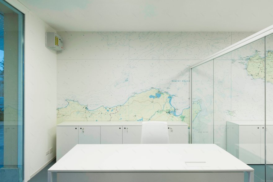 优化空间利用的意大利旅游港口办公室设计-12