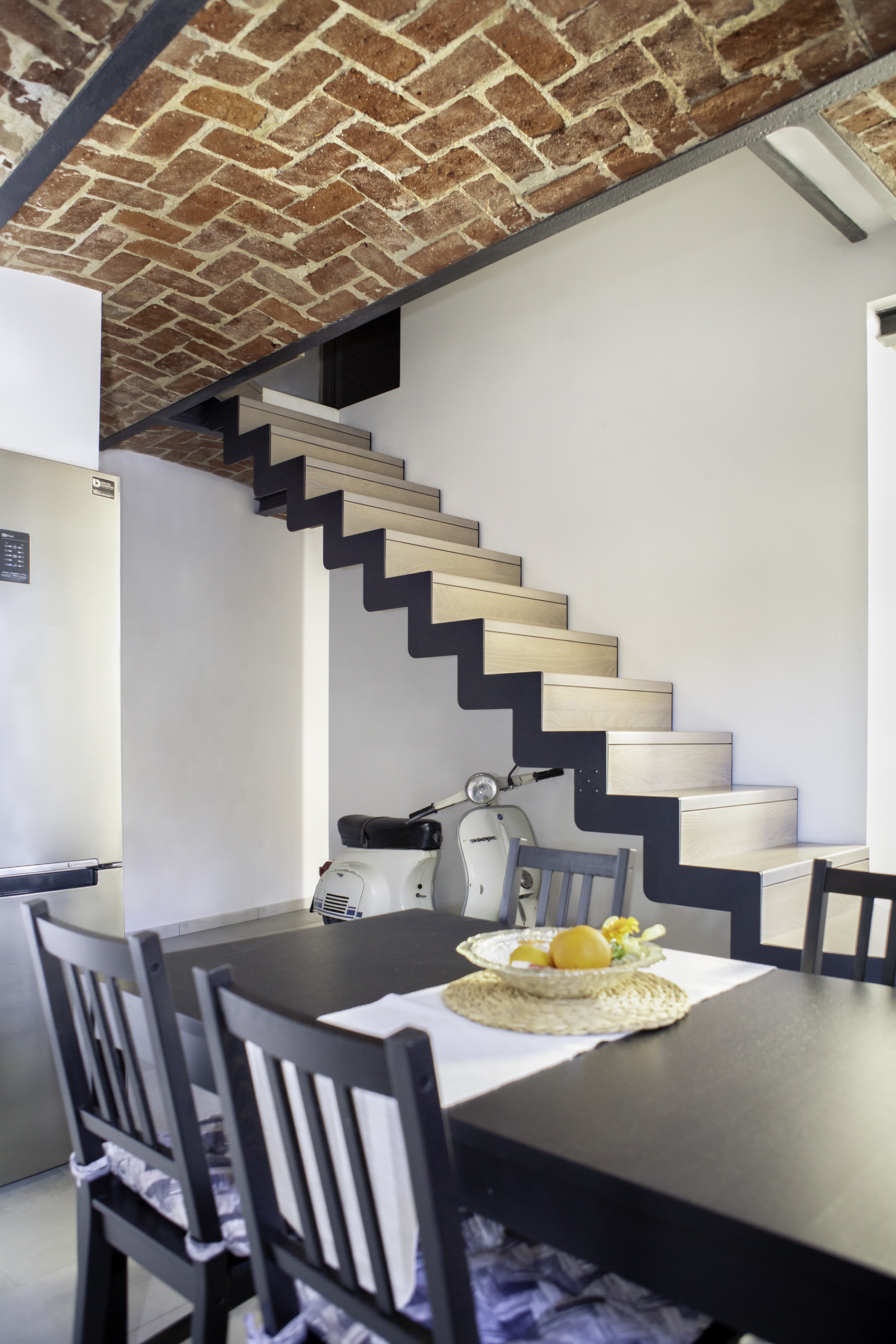 90 年代初期古仓重生，砖墙铁梁打造独特空间-4