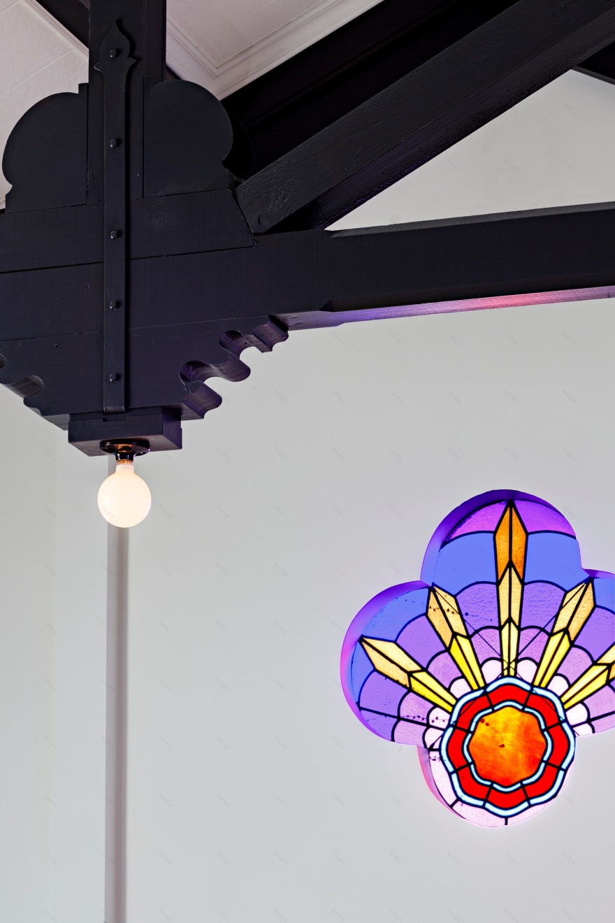 历史建筑中的宁静瑜伽空间-5