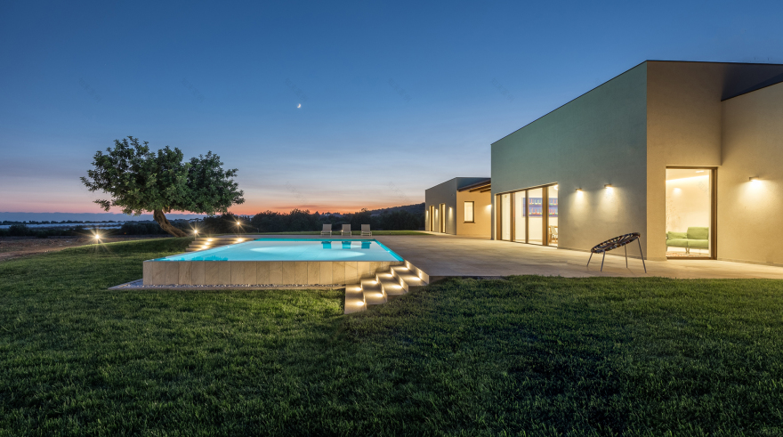 绿意盎然的意式别墅 | 环保建材与自然美景的完美融合-1