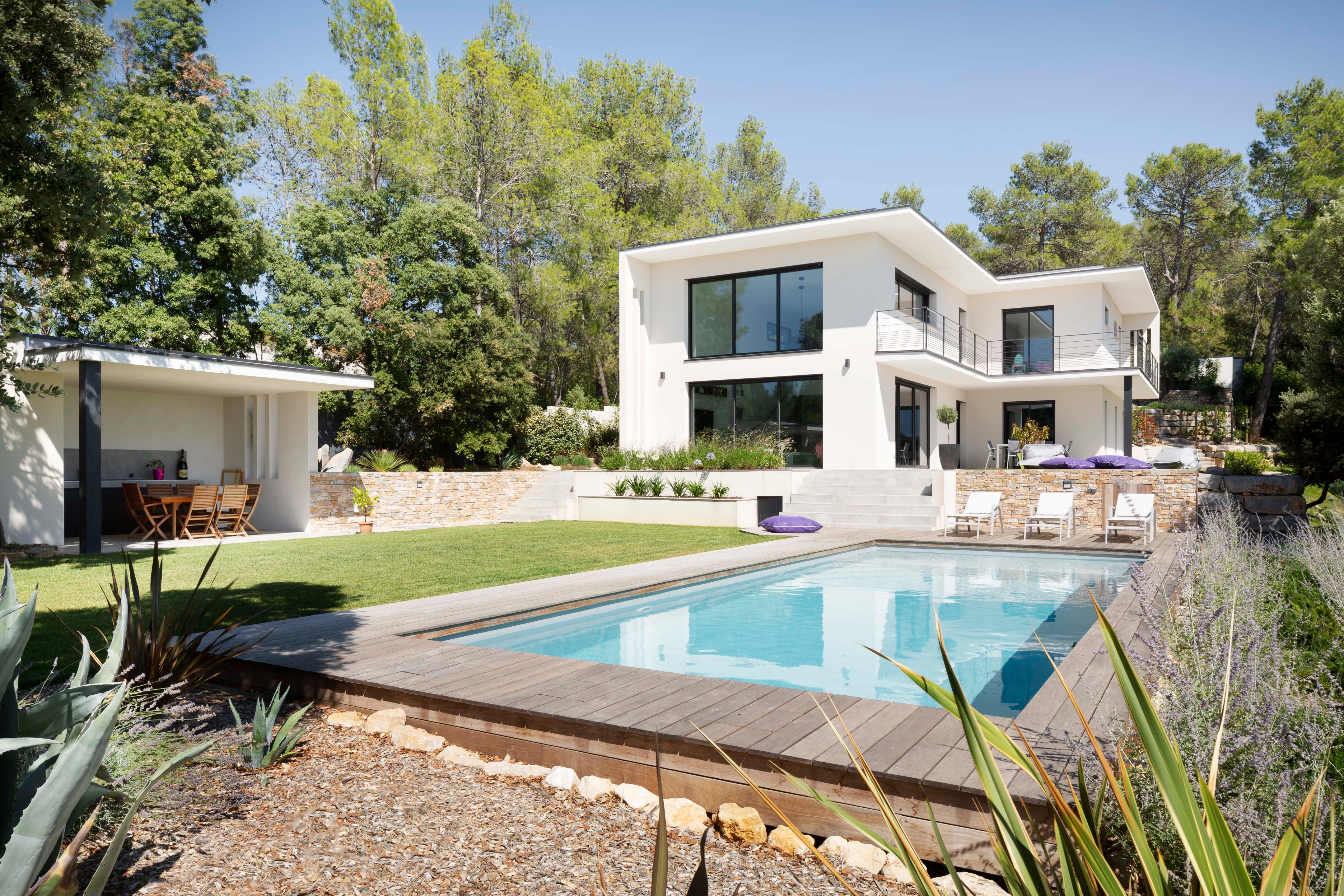 Saint Mathieu 别墅 | 山景与绿意共生,室内外生活和谐交融-4