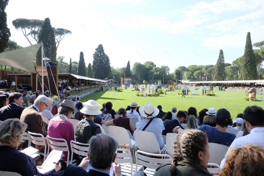 87 度锡耶纳广场马术竞赛-9