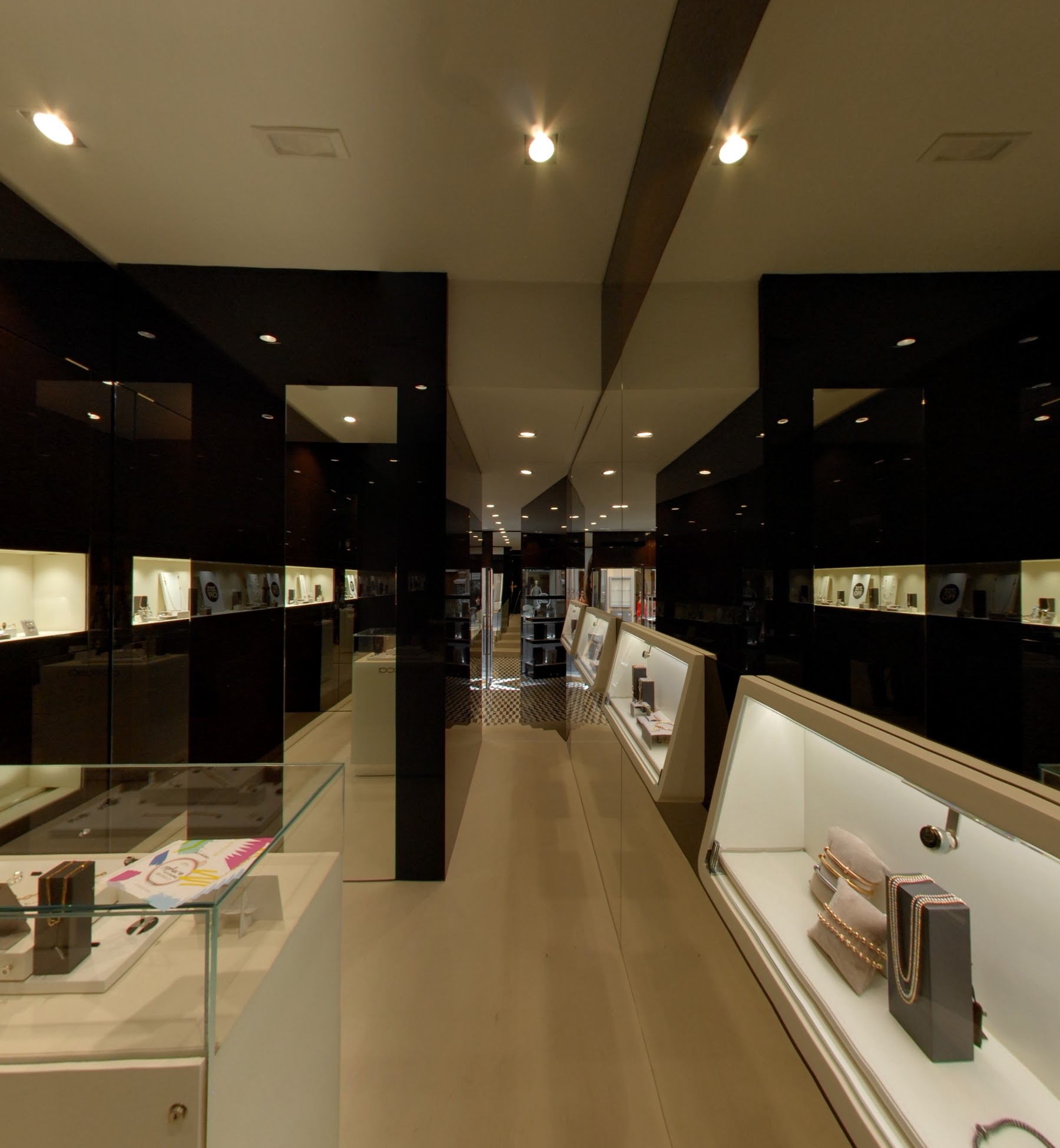 简约风格 Rebecca 商店亮相罗马-4