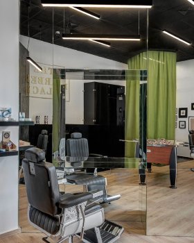Michael Bakas丨理发店丨Barbers Co & Business