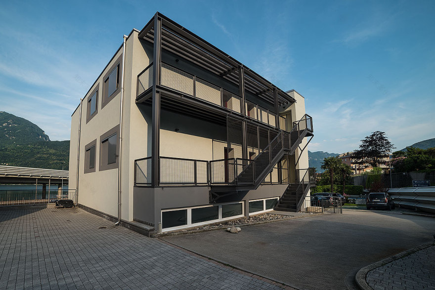 瑞士卢加诺湖畔别墅改建,金属质感与优雅湖景的完美融合-8