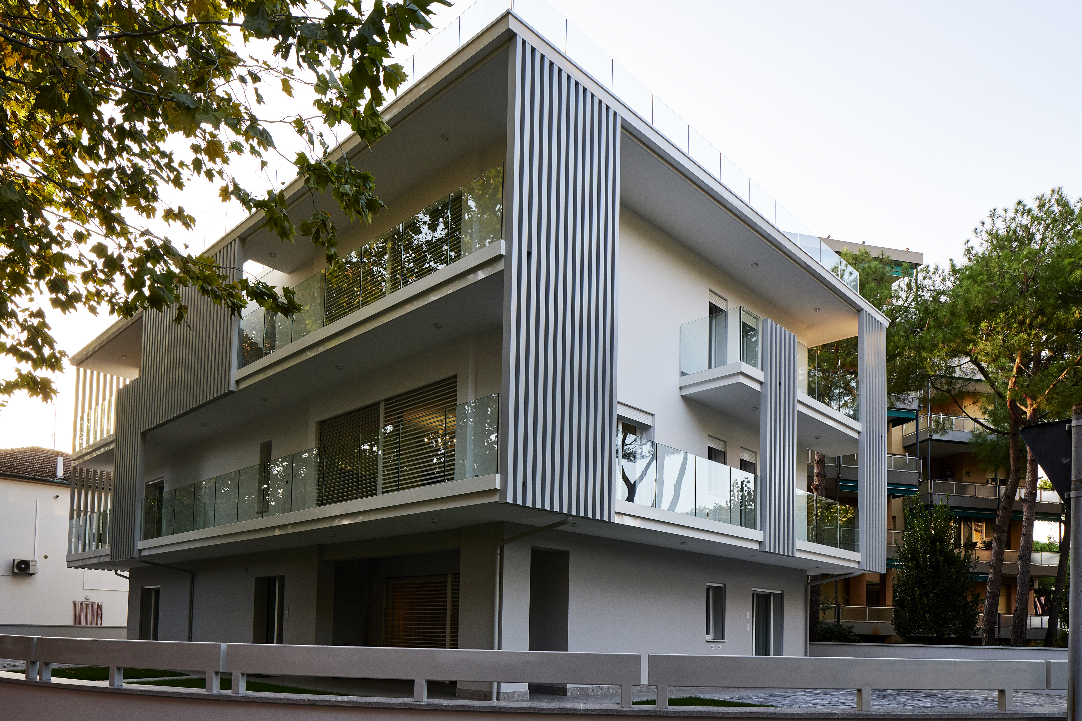 意大利简约风格别墅设计，重塑 60 年代风情-7