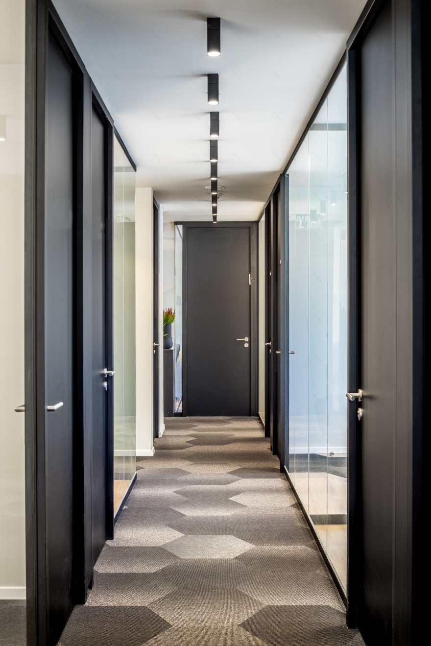 年轻现代的律师事务所办公室设计-14