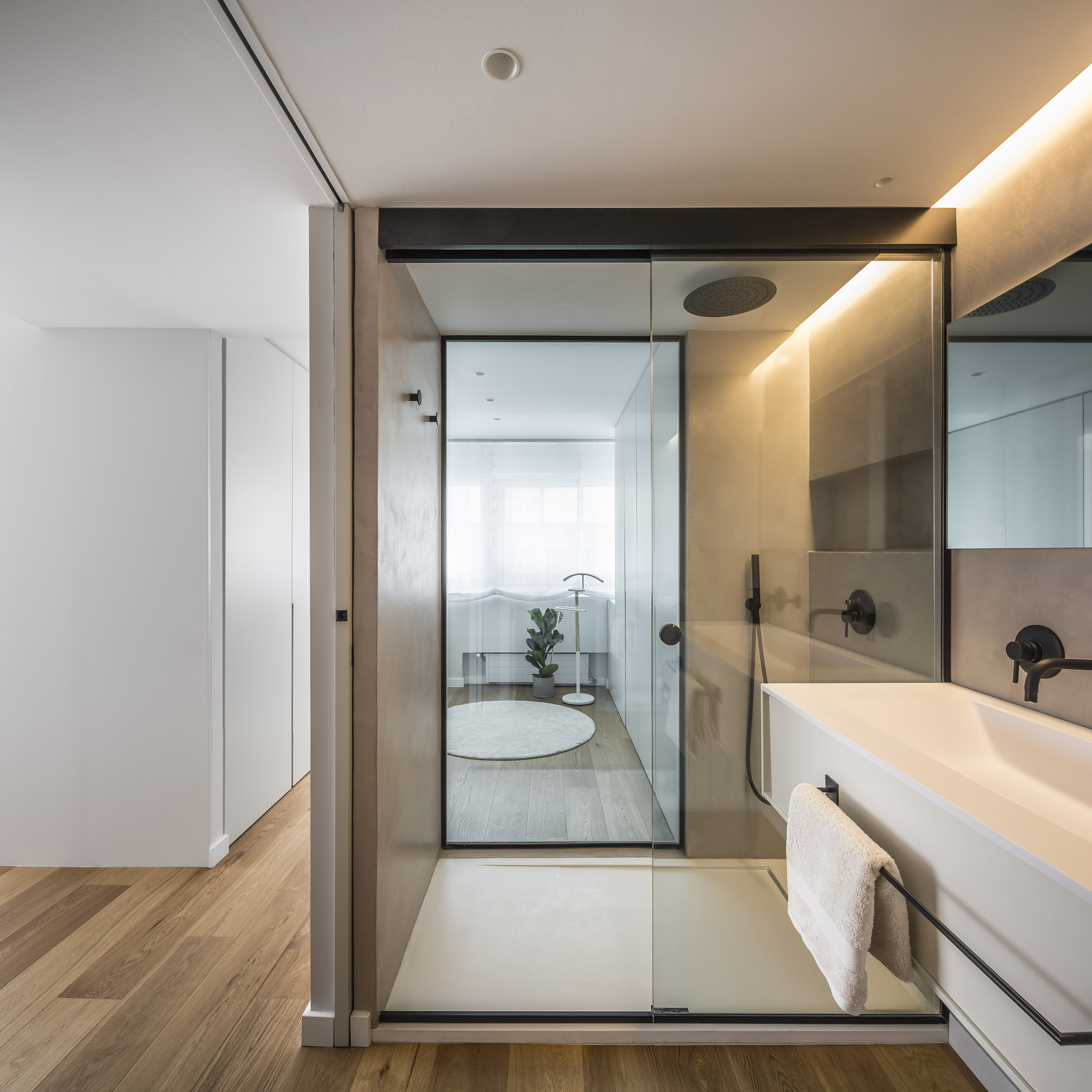 西班牙 70 年代老宅蜕变,明亮温馨宜居空间-17