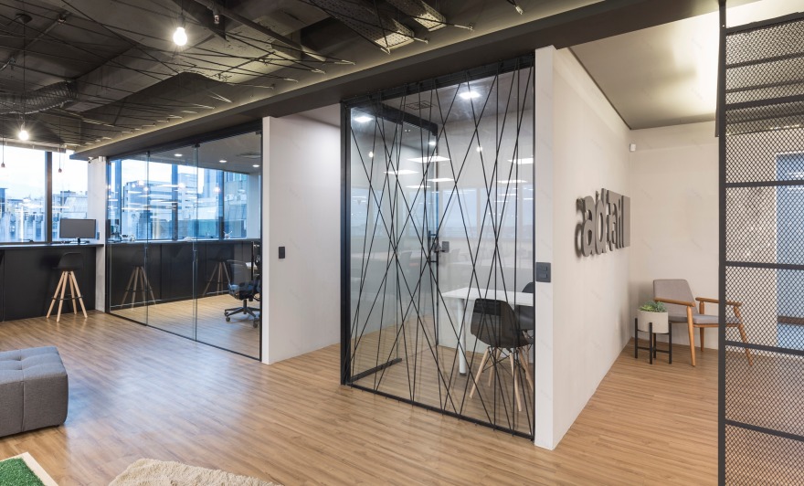 数字媒体公司总部设计,展现工业风与科技感-5