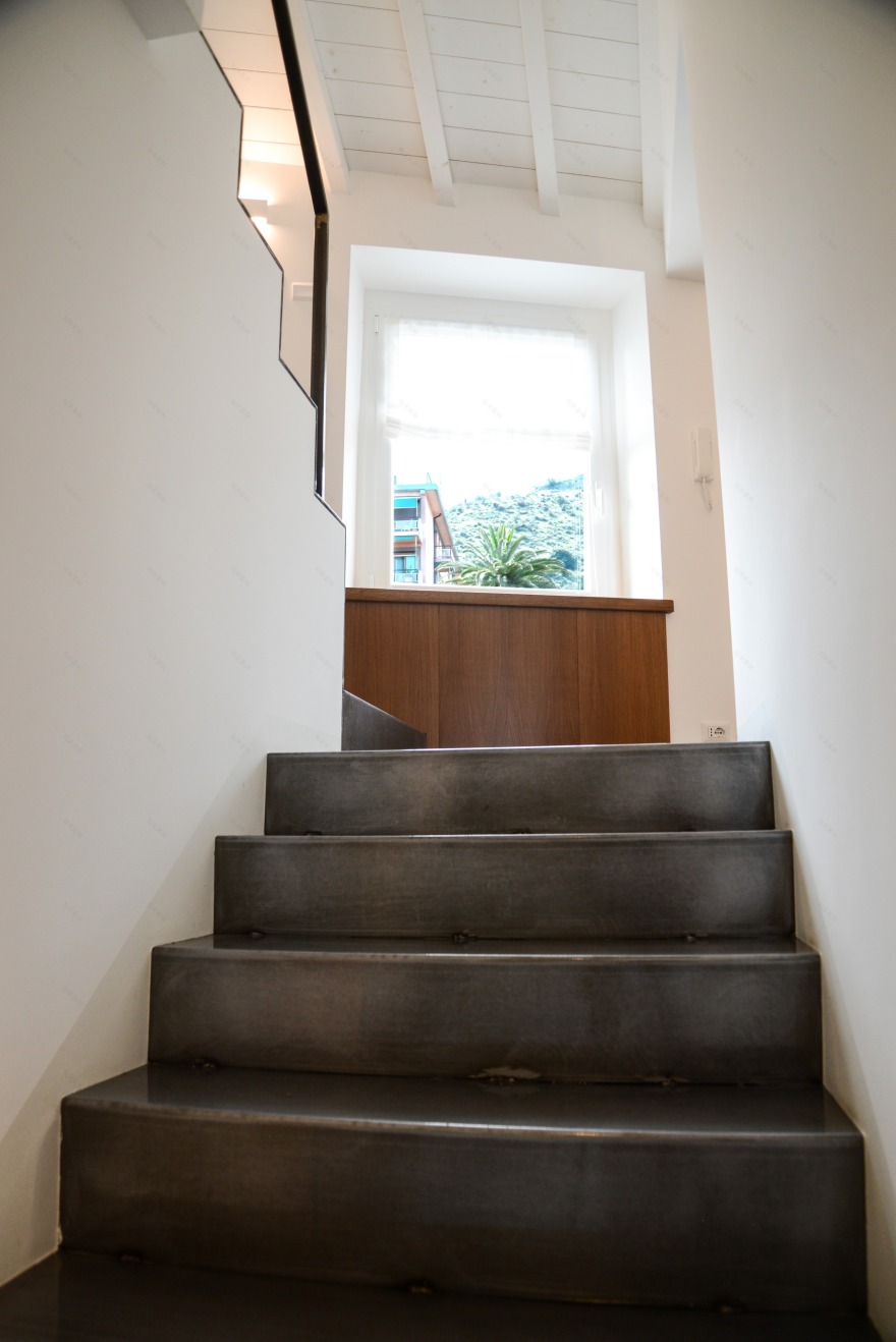 意大利古老住宅的现代改造-13